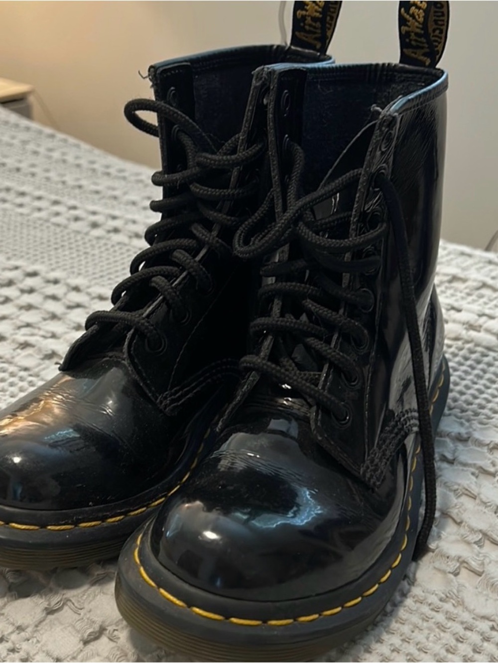 Dr. Martens 1460 Black Patent Leather 8 Eye Combat Boots Sz 6 EUC Yellow Stitch